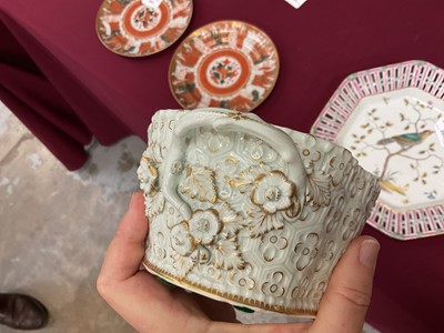Lot 65 - Worcester chestnut basket, cover and stand, decorated in gilt, circa 1770