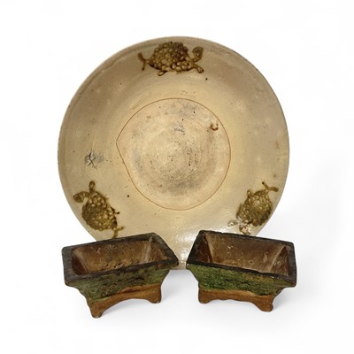 Lot 1904 - Antique Chinese Swatow ware dish, 31cm diameter, together with two small Chinese green glazed square planters with relief decoration, 12.5cm wide (3)