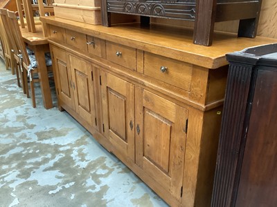 Lot 1335 - Contemporary oak sideboard