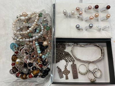 Lot 1016 - Small group of costume jewellery including silver pendants, bracelet and rings, pairs of cultured pearl earrings etc