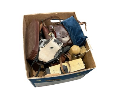 Lot 537 - Lot cameras and sundries