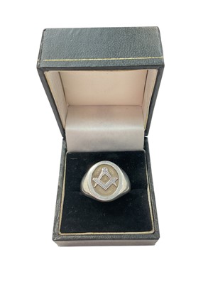 Lot 980 - White metal Masonic signet ring, size T