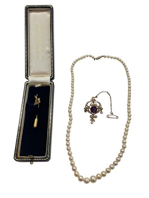 Lot 982 - Edwardian 15ct gold amethyst and seed pearl brooch, cultured pearl single string necklace and 9ct gold stag tie pin
