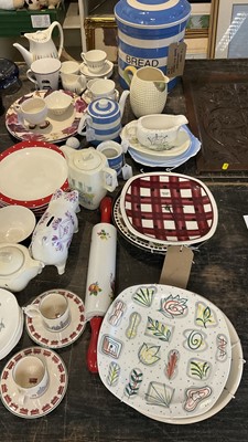 Lot 174 - Vintage tablewares
