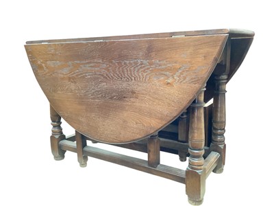 Lot 1340 - Good quality oak oval drop leaf table, 121.5cm x 143.5cm