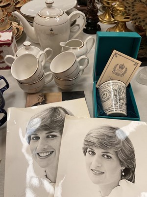 Lot 321 - Group of Royal memorabilia including a Halcyon Days Bilston Enamel 1977 The Queen's Silver Jubilee beaker, boxed with certificate, various ceramics and two press photographs of Lady Diana Spence...