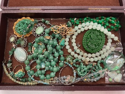 Lot 1027 - Group of vintage Chinese green hardstone jewellery and similar items