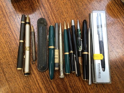 Lot 5232 - Vintage fountain pens etc