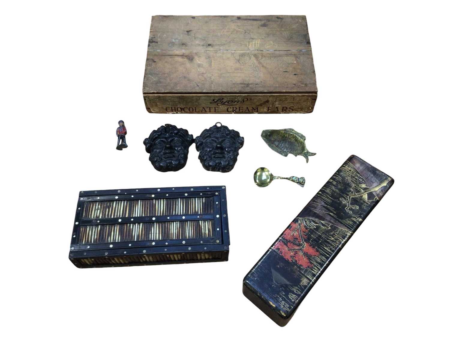 Lot 5074 - Box of Edwardian jigsaw puzzles, porcupine quill box, Japanese lacquer box and sundries