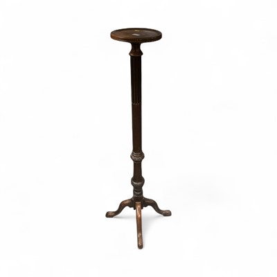 Lot 1422 - Antique mahogany torchère, 146.5cm high