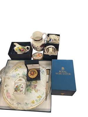 Lot 268 - Collection of Royal Worcester porcelain to include limited edition 'Connoisseur Collection' trinket pot with painted fruit and pears, in box, and similar items of Royal Worcester