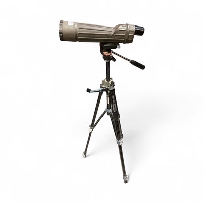 Lot 1432 - Telescope / spotting scope with two lenses on tripod
