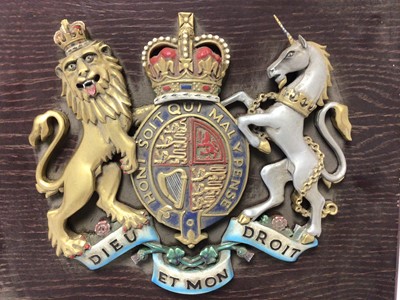 Lot 46 - H.M. Queen Elizabeth II Royal Arms with polychrome decoration on oak plaque