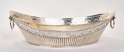 Lot 401 - Late Victorian silver breadbasket