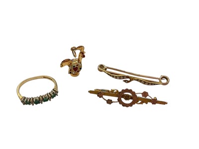 Lot 979 - 9ct gold emerald and diamond half eternity ring, Edwardian 9ct gold bar brooch, one other yellow metal seed pearl bar brooch and a Continental gold and enamel Portuguese cockerel charm
