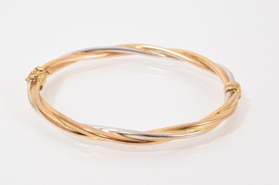 Lot 724 - 9ct three colour gold twisted hinged bangle, 18cm inner diameter