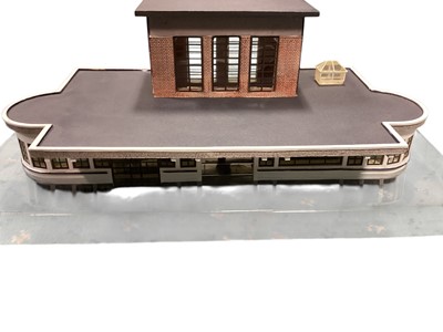 Lot 1809 - Selection of OO Gauge buildings, track and accessories (1)
