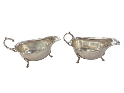 Lot 1008 - Pair of silver sauce boats (Birmingham 1913)