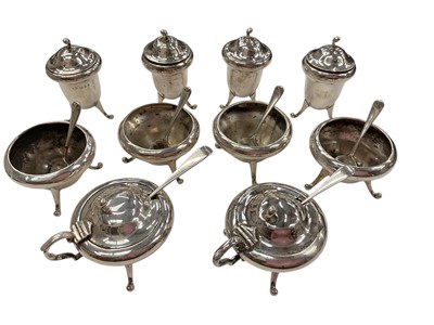 Lot 1009 - 1930s ten piece silver condiment set and a set of six plated teaspoons in case