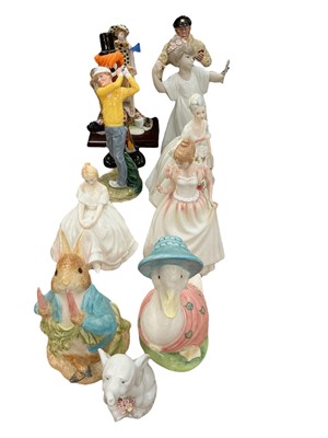 Lot 458 - Group of eleven various figures to include a Murano glass clown, Lladro elephant and Royal Doulton, (11).