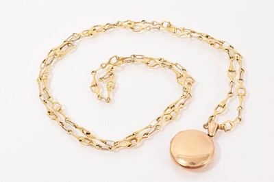 Lot 653 - 18ct yellow gold stirrup link chain interspaced with 18ct white gold links, 92cm, with 9ct gold locket pendant