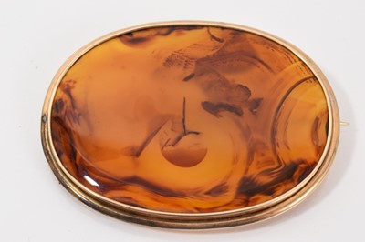 Lot 632 - Large 19th century Scottish agate brooch