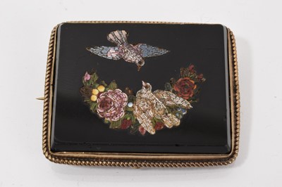 Lot 633 - 19th century Italian micromosaic brooch
