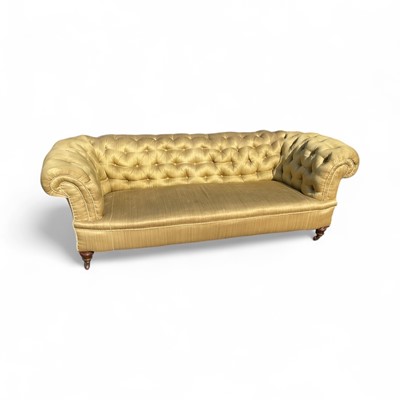 Lot 1555 - Good quality Victorian Chesterfield settee with buttoned upholstery