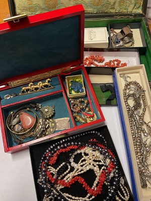 Lot 230 - Group of vintage costume jewellery including a silver necklace with matching pair of earrings, tw other silver necklaces, cultured pearls and other bijouterie