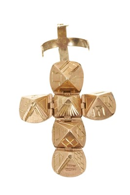 Lot 624 - 9ct gold metamorphic Masonic ball / cross pendant
