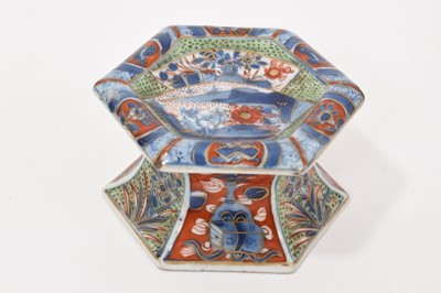 Lot 294 - 18th century Chinese blue and white porcelain salt