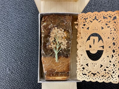 Lot 25 - The Wedding of H.R.H. The Princess Elizabeth to Lieutenant Philip Mountbatten R.N. 20th November 1947, scarce piece of Wedding cake .