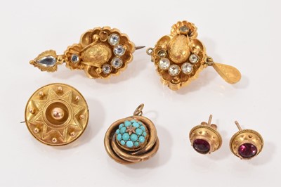 Lot 647 - Group of antique gold and yellow metal jewellery