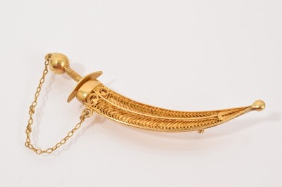 Lot 648 - Continental yellow metal kukri dagger brooch with filigree decoration to the sheath