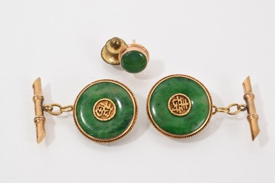Lot 740 - Pair Chinese yellow metal and jade / green hardstone disc cufflinks with character marks to each centre and bamboo design bars, together with a gold and jade/ green hardstone tie pin
