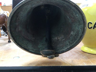 Lot 5076 - Victorian cast brass doorbell with scrollwork decoration