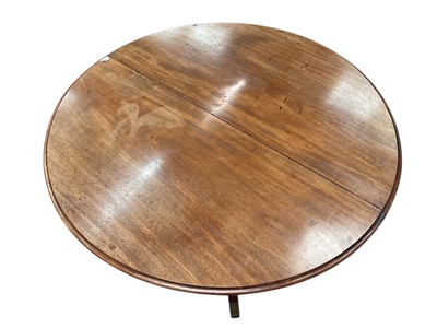 Lot 1255 - Unusual George IV mahogany pedestal extending dining table