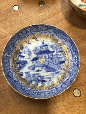 Lot 5083 - A mixed group of ceramics to include a 19th century Chinese blue and white bottle vase, a prunus vase etc, together with two modern bookends