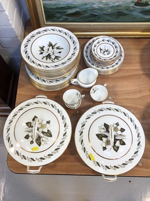 Lot 5104 - Royal Worcester Berina dinner service
