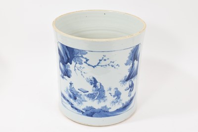 Lot 312 - Large Chinese blue and white brush pot, painted with figural scenes, Kangxi style but 20th century, 24cm high