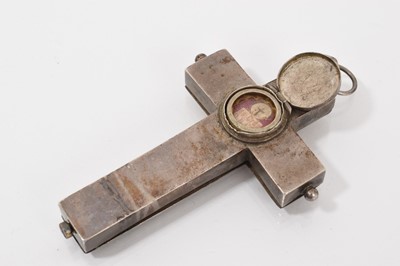 Lot 734 - Silver reliquary cross pendant
