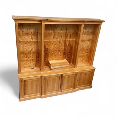 Lot 5327 - Large modern pine breakfront bookcase, 228.5cm wide x 218cm high x 47cm deep (shelves included but lacking pins)