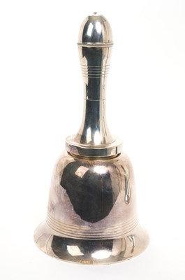 Lot 473 - Art Deco novelty silver plated cocktail shaker in the form of a bell, with plate marks to base for Hukin & Heath, also stamped 3447, Made in England, Prov. Patent 12739/37, 28.5cm in overall...