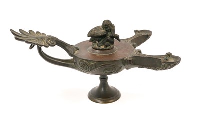 Lot 796 - 19th century Grand Tour bronze oil lamp, after the antique.