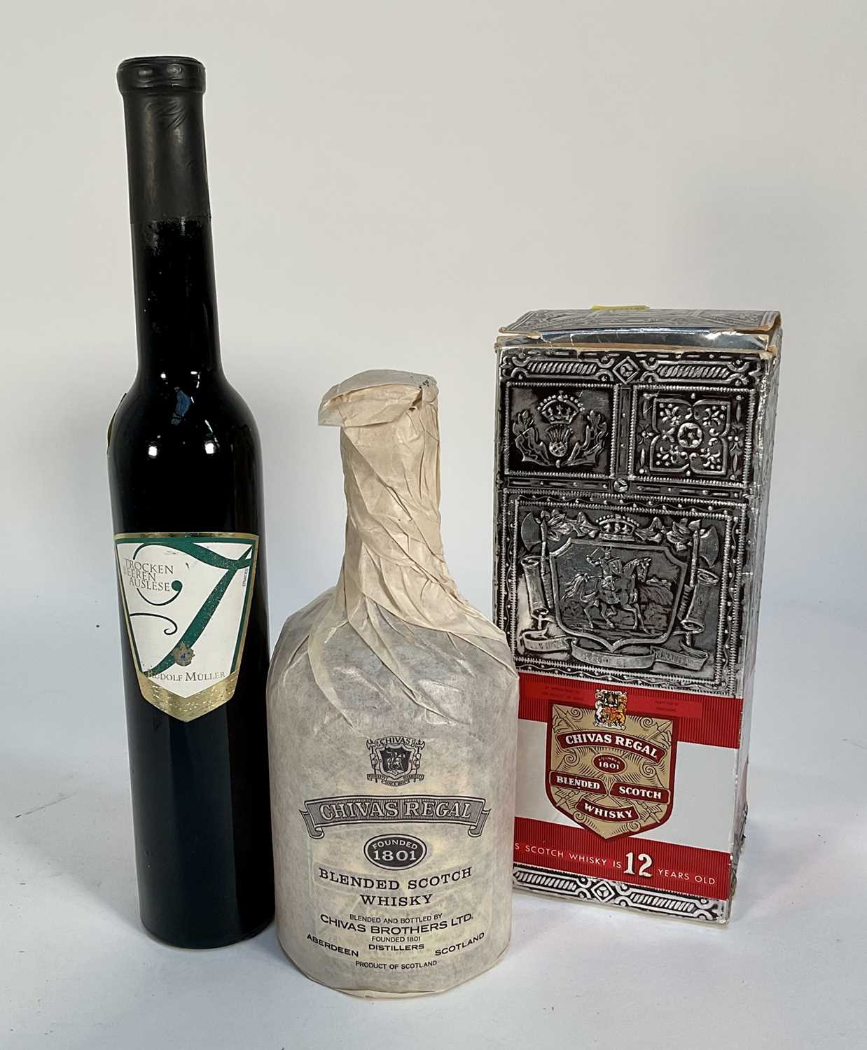 Lot 10 - Chivas Regal 12 year old whisky in original box, together with a bottle of Rudolf Muller Trocken Beeren Auslese, Pfalz 1999 (2)