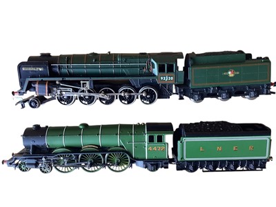 Lot 1902 - Railway OO Gauge BR green 4-6-2 Class A4 Mallard tender locomotive 60022, loose and Display Cabinet BR green 2-10-0 Standard Class 9F Evening Star tender locomotive 92220 & LNER green 4-6-2...