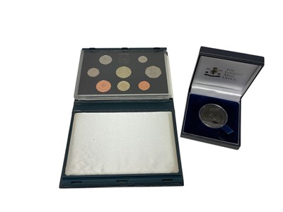 Lot 425 - World - Mixed coinage & medallions to include G.B. brilliant UNC coin year sets, National Transport Tokens, World Crowns, worn Ancient Roman coins x 9, Isle of Man Crown commemorating 150th...