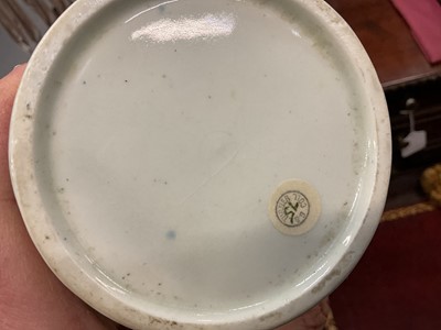 Lot 21 - Lowestoft porcelain mug, three tea bowls and two porcelain handled knives, probably Lowestoft or Bow