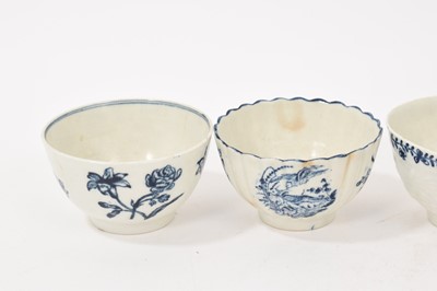 Lot 21 - Lowestoft porcelain mug, three tea bowls and two porcelain handled knives, probably Lowestoft or Bow