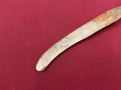 Lot 21 - Lowestoft porcelain mug, three tea bowls and two porcelain handled knives, probably Lowestoft or Bow